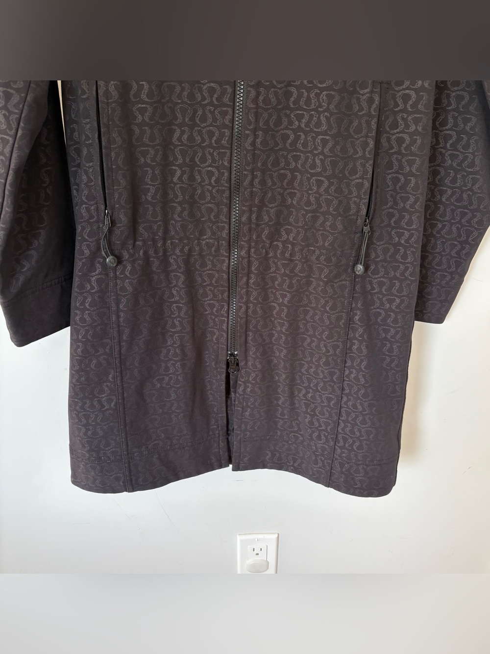 Lululemon Vintage Long Hooded Zip Jacket Monogram Om Logo Print Size 2 - Picture 3 of 11